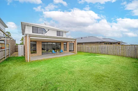 Catherine Field Spacious Modern 5Br home Отели в г. Spring Farm