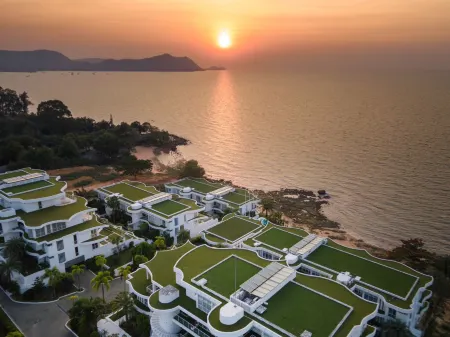 Pure Sunset Beach - By Mikihollick Отели рядом с достопримечательностью «Wat Nong Chap Tao»