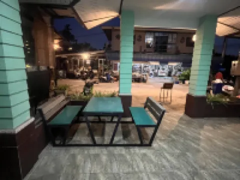 ใบไม้ โรงแรมในเกาะสีชัง