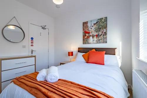 Contractor friendly 6 bed all en suite house - 3-Star