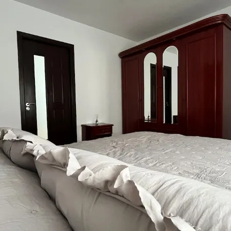 Brașov Hillside Apartment close to the Old Town Отели рядом с достопримечательностью «Аквапарк Paradisul Acvatic»