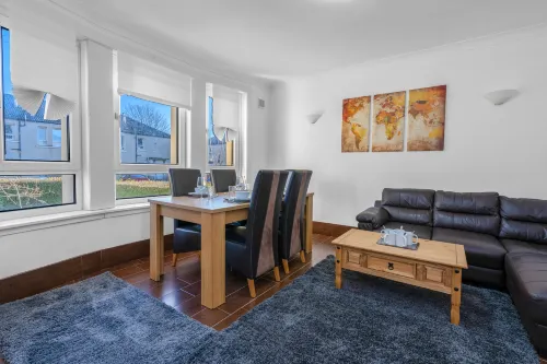 3 Bedroom Apartment - Glasgow Cromdale St - Sleeps 5 - Contractors, Business & Relocations - Condos