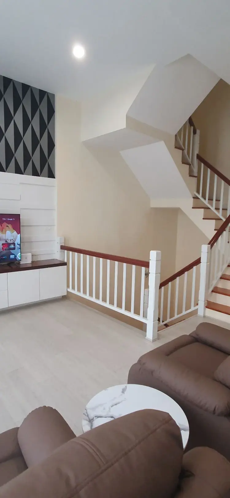 รูปภาพของModern Spacious 3BR House near Airport & Rail Link