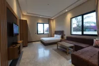 ocean rooftop hotel - parking