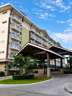 Condo Just 2 Minutes from Mactan-Cebu International Airport - Infinity Pools