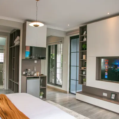 Elegant French Studio- 1st floor Hotel dekat Bandara Arusha - ARK