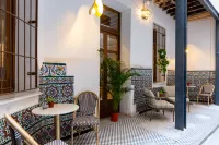 Black Swan Hostel Granada - Balcony