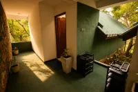 Nine Arch Jungle Inn - Parvekkeita