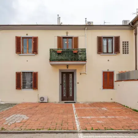 Paradise Apartment · Comfort & Private Parking