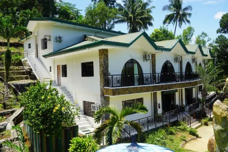 Hidden Valley Mountain and Wavepool Resort