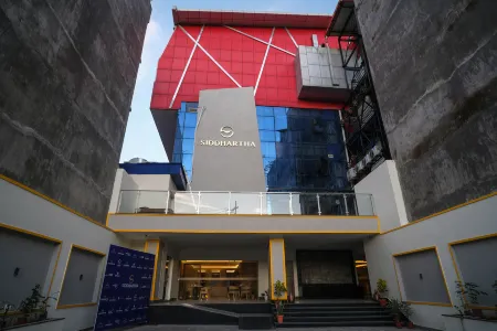 Siddhartha Hotel, Damauli Отели рядом с достопримечательностью «Хадга Деви»