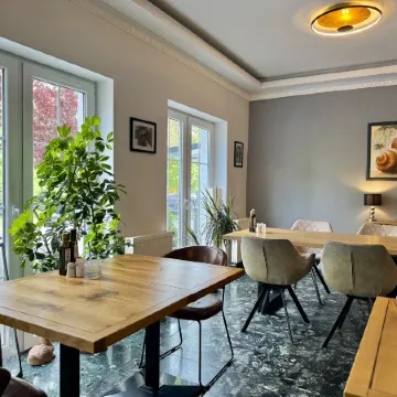 AR Boutique Hotel Heusenstamm Отели рядом с достопримечательностью «Станция Offenbach Bieber »