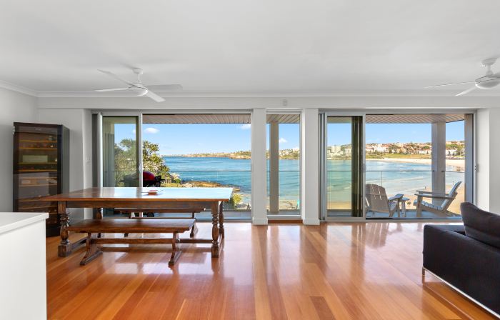 Beachfront luxury 3 beds with ocean view balcony
