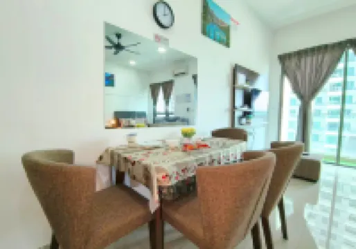 Cozy Cybersquare Ensuite with Pool View #CS1