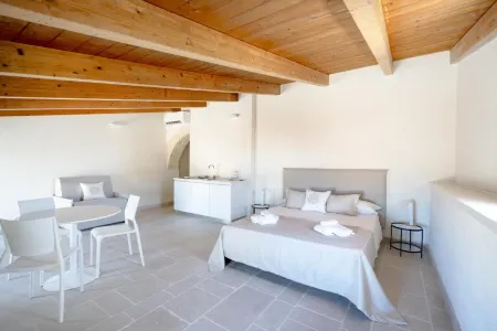 Palazzo della Torre 204 – Terrace Sea View Suite Отели в г. Parco Scizzo-parchitello