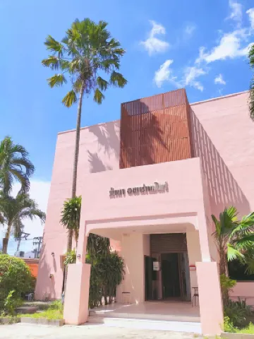 พิงค์ เรสซิเดนซ์ ฉลอง