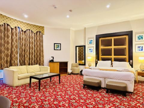 OYO New Charles Dickens Hotel
