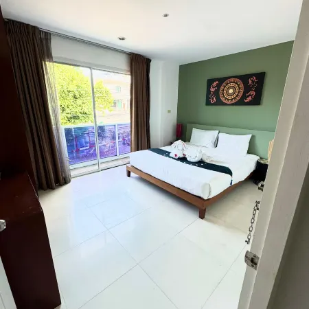 Joyera Kata Beach Hotel Отели рядом с достопримечательностью «Патак-Роуд - Ката-Бич»