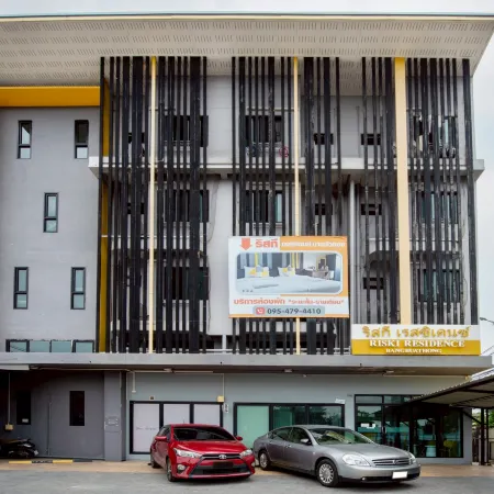 Riski Residence Bangbuathong Отели рядом с достопримечательностью «Торговый центр Central Plaza WestGate»