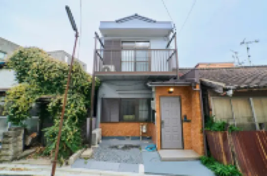 名古屋駅から8分/ベッド6台/無料駐車場あり/寝室3部屋/80㎡/リノベ済みなので清潔、快適東枇杷島) のホテル