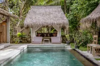 Golden Garuda Cottages at Diamond Beach Hills โรงแรมใกล้หาด Atuh Beach