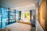 Homestay CHAT | Train Street Apartments | Old Quarter Edge - parkir