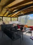 Katskhi Cottage 5 Min to Katskhi Pillar & Rock Climbing, Private Patio with Pizza Oven - Homestays