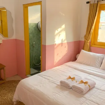 Decasa Female House Hotels near Firefly Park