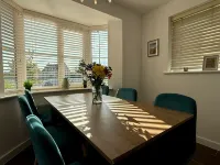 Comfy 5BR Home | Garden | Fast WiFi | Parking - 2 stelle