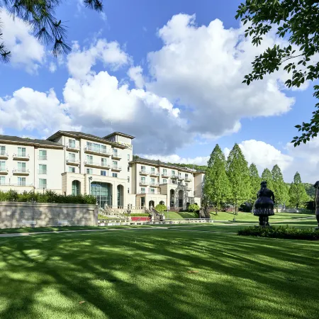 adonishotel