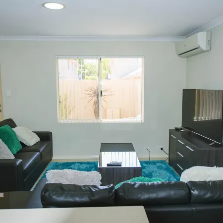 Unit Close to Airport, Hospital, Shops & Transport