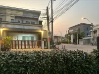 เดอะเลคเกสต์เฮาส์
