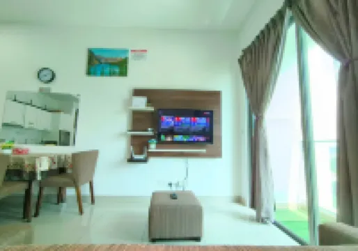 Cozy Cybersquare Ensuite with Pool View #CS1