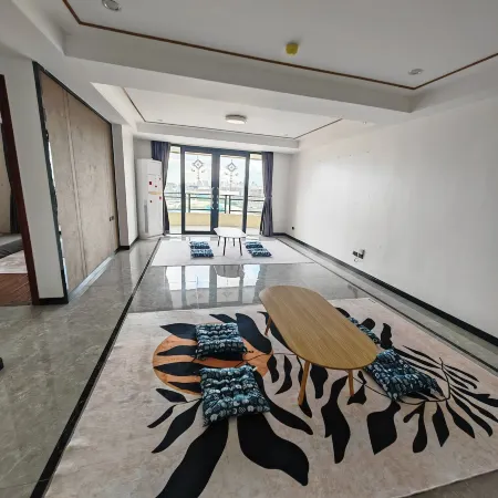 Musical fountain. Extra-large family room.
