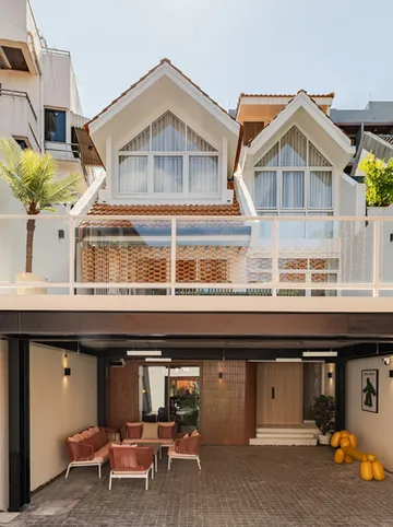 รูปภาพของModern Nordic-style 5-bedroom villa in Sukhumvit, downtown Bangkok