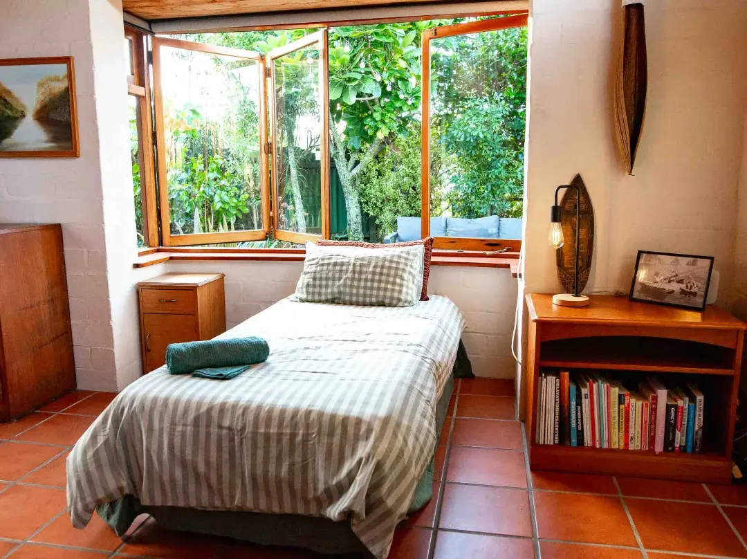 Earth House Retreat - Tairua Holiday Home - Bay of Plenty