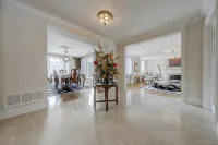 Private and Comfortable Room in a Luxury House - parking