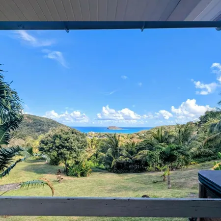 Habitation Pineau - Sea View Duplex with Private Hot Tub, Deshaies