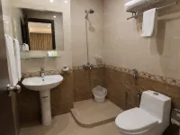 Saif Shah Hotel & Apartments - parking