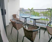 Near Ferry Terminal. COZY 02 Bedroom Condo. HarbourBay Residences.
