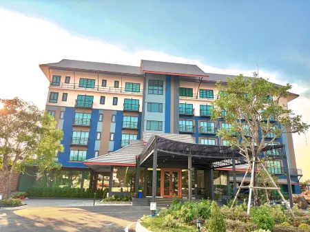 The Horizon Groove Hotel Отели рядом с достопримечательностью «Wat Phra Si Rattana Mahathat»