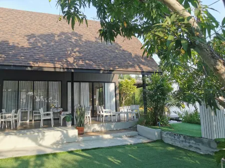 House of Moon Phase Отели в г. Chachoengsao