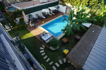 Ruwais Hotel Отели в г. Чешме