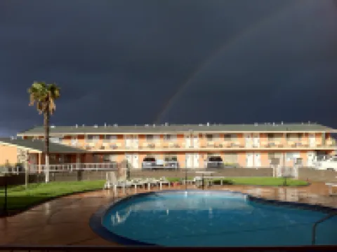 The River Inn & Suites