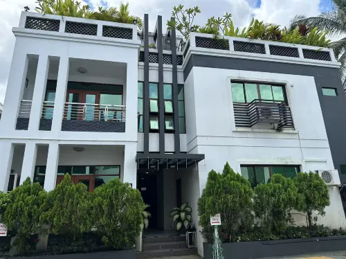 PLATINUM TEN MILE Hotels in Insein