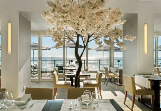 대형 수영장 시설