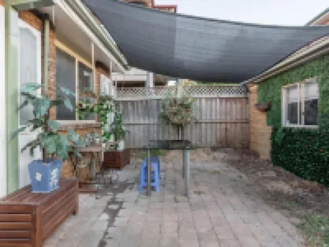 Comfy Private Rooms in Burwood–Walking Distance to Transport & Close to Chinatown–Shared Bathroom 寶活酒店