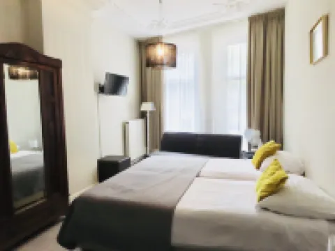 Family Hotel Kooyk Hotels near Oud West