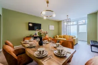 Modern Suite near Messe Berlin 8 Guests 2 Bathroom