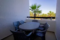 2-Bedroom Apartment with Balcony & Pool - 3성급